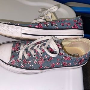 Converse women’s blue / pink floral print size 9